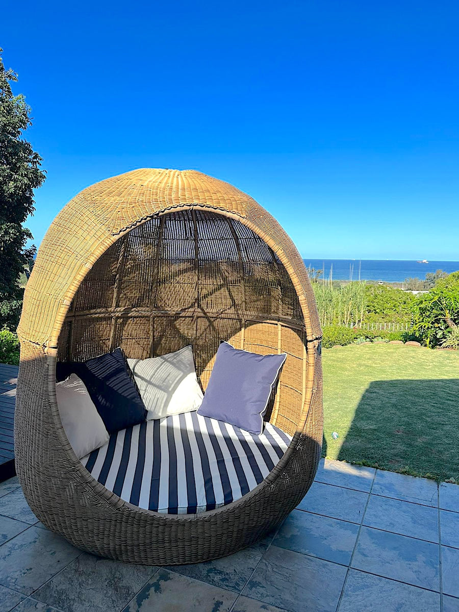 Outdoor daybed egg house design