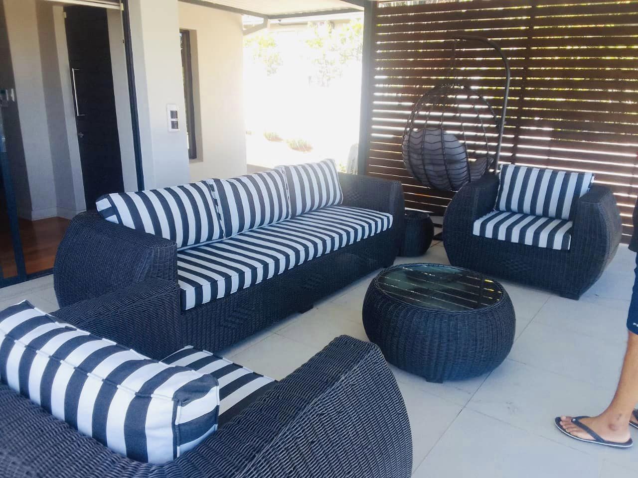 Outdoor Furniture Bulky Design 5-Seater Charcoal