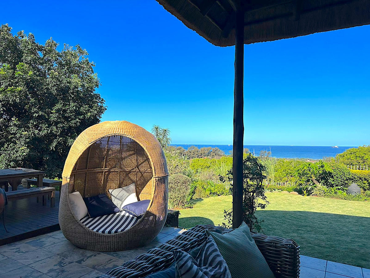 Outdoor daybed egg house design