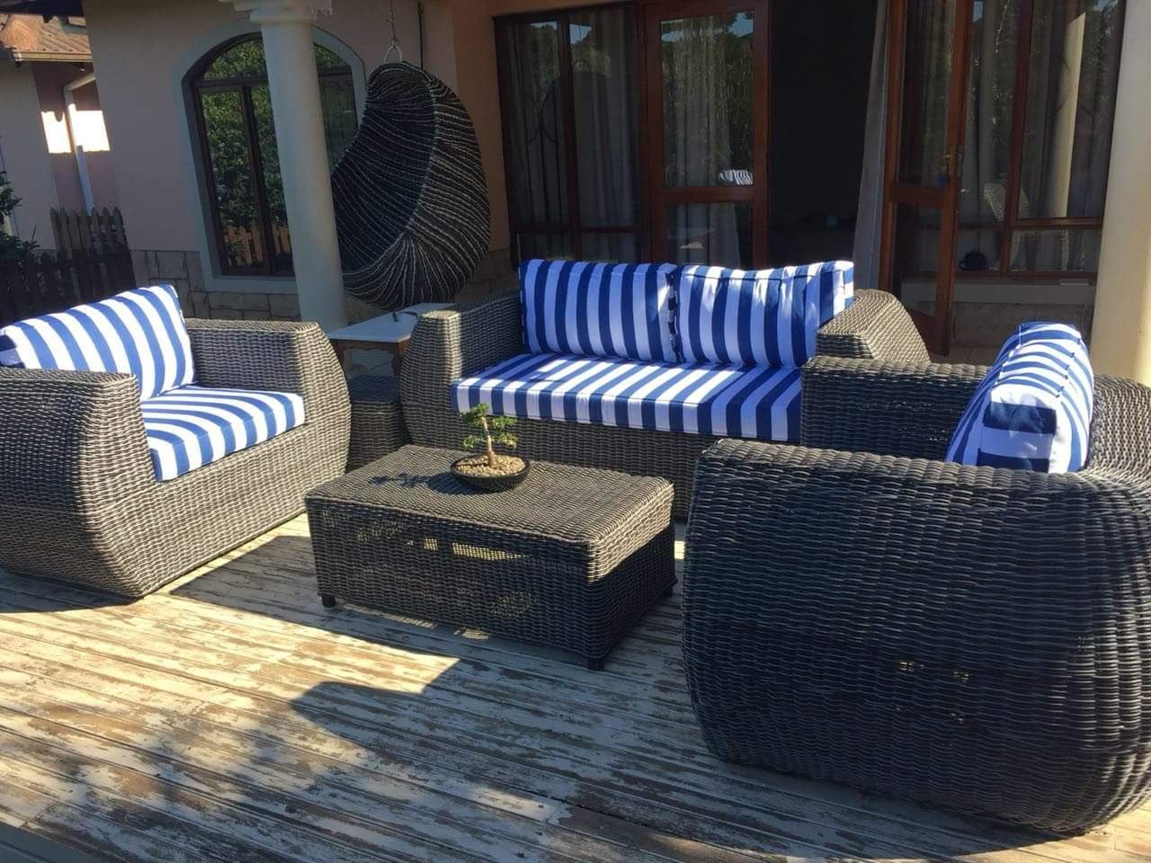 Outdoor Furniture Bulky Design 4-Seater